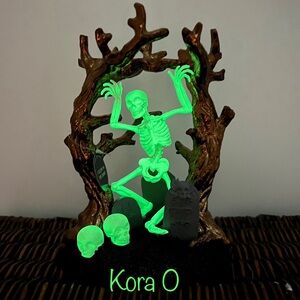 BBW Dancing Skeleton Candle Holder NEW